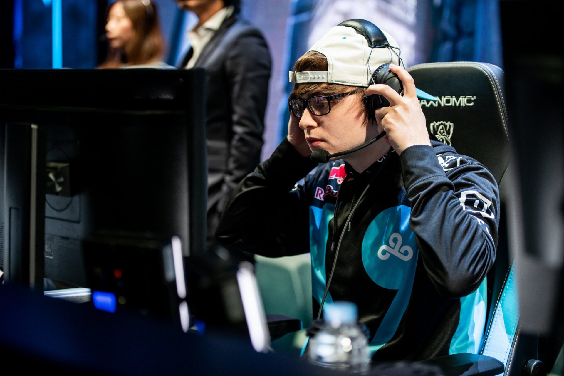 Sneaky cloud9